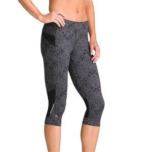 Athleta Cairo Bare to Run Knicker Cropped Leggings